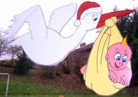 Fliegender Storch mit Weihnachtsmtze - Bild vergrern 