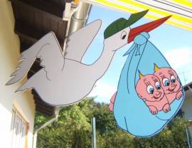 Fliegender Storch f�r Zwillinge neutrale Babywindel - Bild vergr��ern 